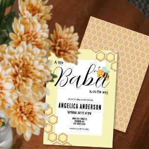 Lite babee är på väg mot Bumblebee Baby Shower Inbjudningar