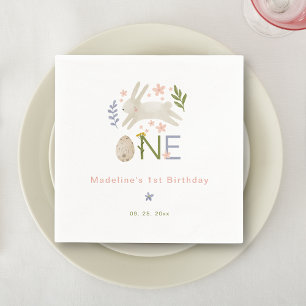 Lite Bunny är en Watercolor Girl's 1st Birthday Pappersservett