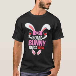 Lite Bunny behöver Vin, fin Påskhare för Öster T Shirt