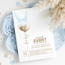 Lite Bunny Blue Balloon Elegant Vår Baby Shower Inbjudningar