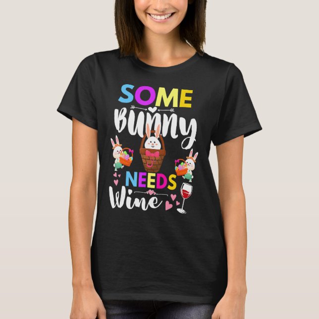 Lite Bunny Needs Vin Rabbit Basket Stuffer Lycklig T Shirt (Framsida)