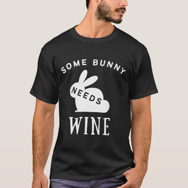 Lite Bunny Needs Vin Vin som dricker Påsk 36 T Shirt (Framsida)