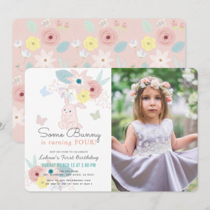 Lite Bunny Rosa Blommigt Girl Photo Birthday Inbjudningar