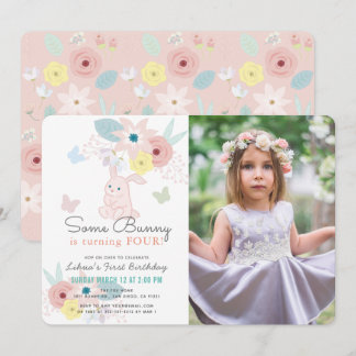 Lite Bunny Rosa Blommigt Girl Photo Birthday Inbjudningar