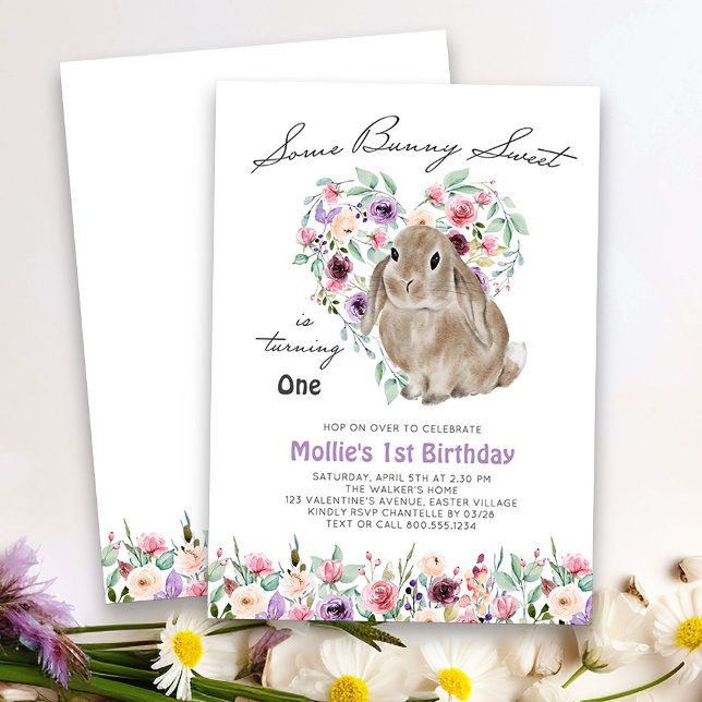 Lite Bunny Sweet Blommigt Kärlek Heart 1:a födelse Inbjudningar (Some Bunny Sweet girls birthday invitation - perfect for spring or easter)