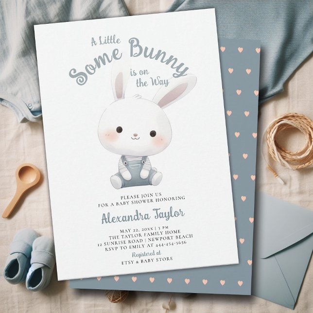 Lite lite bunny overalls Cute Pojke Shower Inbjudningar (a little bunny baby boy shower invitation springtime easter garden picnic dusty blue overalls cute)