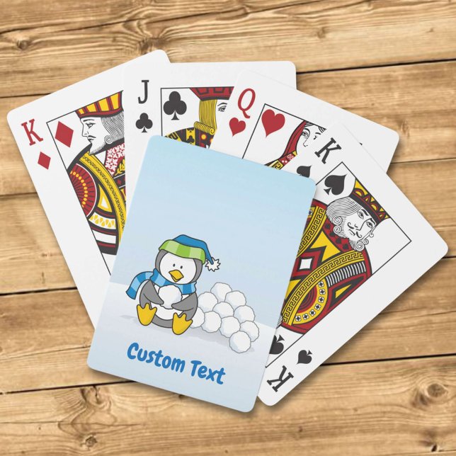 Lite penguin sitta med snöbollar som spelar kort casinokort (Skapare uppladdad)