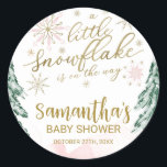 Lite snöflingor, babyskor för vinter runt klistermärke<br><div class="desc">Bekvämt kammussla med snöflingor,  vinterTemat babyduschdekal. Enkel att anpassa med din information. Sök efter matchande objekt som tilläggskort i samlingen.</div>