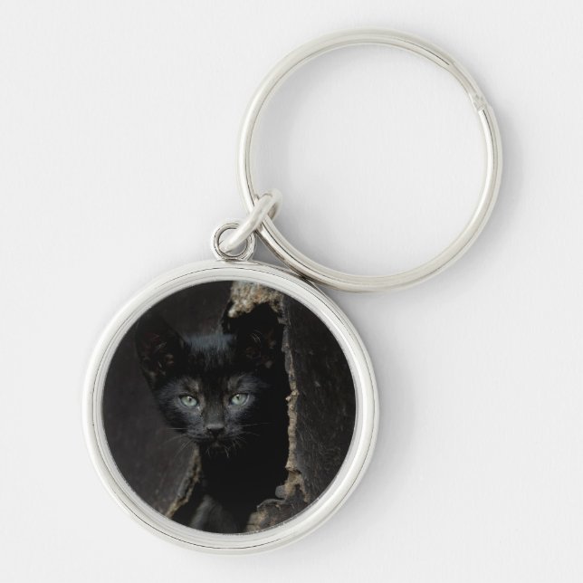 Lite svart kattunge rund silverfärgad nyckelring (Framsidan)