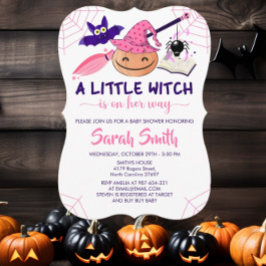 Lite Witch är på väg mot Halloween Baby Shower Inbjudningar