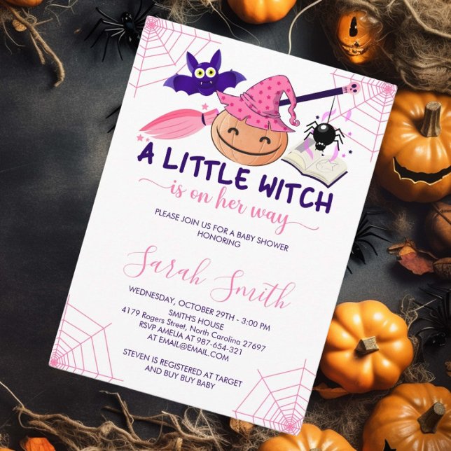 Lite Witch är på väg mot Halloween Baby Shower Inbjudningar (Skapare uppladdad)