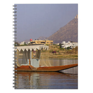 Liten båt, Lake Pichola, Udaipur, Indien. Anteckningsbok Med Spiral