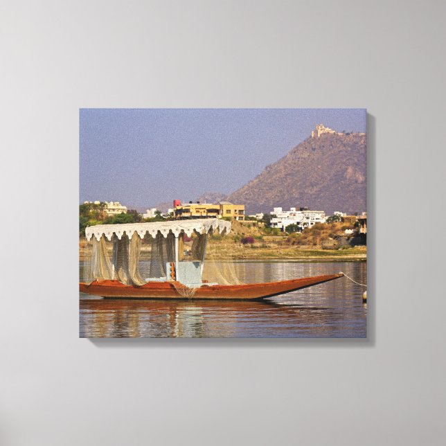Liten båt, Lake Pichola, Udaipur, Indien. Canvastryck (Framsida)