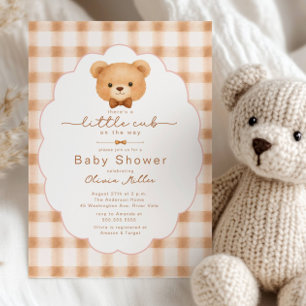 Liten björn neutrala rutmönstrade baby shower inbjudningar