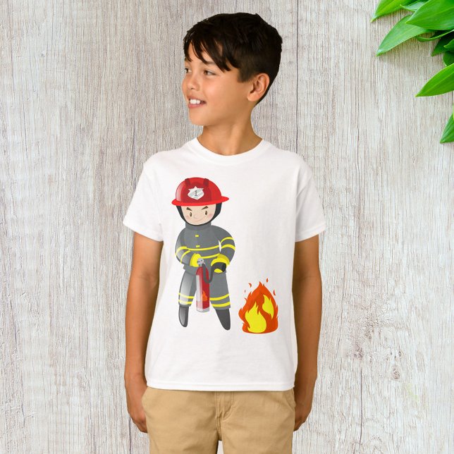 Liten brandman hjälte som släcker eld t shirt (Skapare uppladdad)