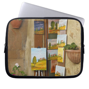 Liten butik med konstverk till salu på trottoaren laptop sleeve