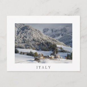 Liten by i den insnöade "italien" vykortet helg vykort