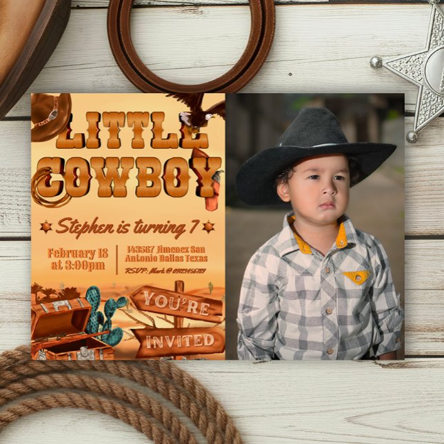 Liten cowboy med foto inbjudningar (Little Cowboy -  Boy Birthday Landscape Invitation with Picture)