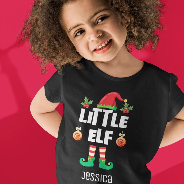 Liten del av familjen som matchar julklassar i nam t shirt (Skapare uppladdad)