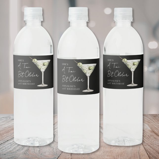Liten dryck äldre Martini födelsedagsfest Vattenflaskor Etikett (Tini Bit Older Martini Birthday Party Water Bottle Label)