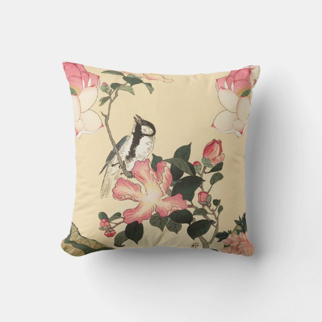LITEN FÅGEL MED ROSA ROSOR OCH LOTUSBLOMMOR KUDDE (Framsida)