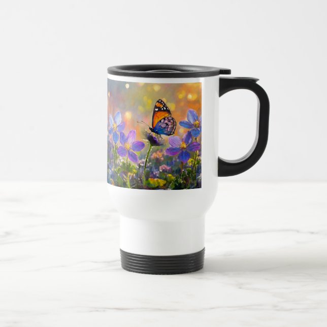 Liten fjäril på vilda blommor vid soluppgången resemugg (Höger)