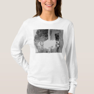 Liten flicka med leksakvagn fotograferar t shirt