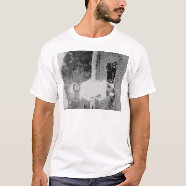 Liten flicka med leksakvagn fotograferar t-shirt (Framsida)