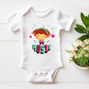 Liten flicka med musik t shirt