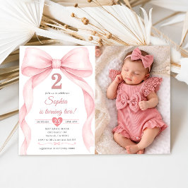 Liten flicka med rosa rosett 2-års födelsedagsfoto inbjudningar