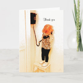 Liten flicka som talar på en gammal svart, ringer kort