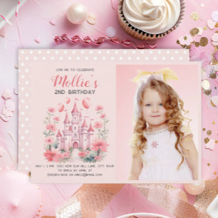 Liten flickas 2-årsdag Rosa Slott Foto Inbjudningar