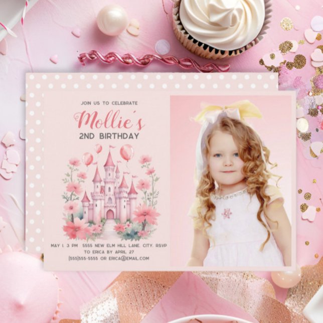 Liten flickas 2-årsdag Rosa Slott Foto Inbjudningar (Cute pink princess castle little girl's 2nd birthday photo invitation)