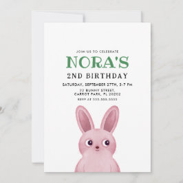 Liten flickas födelsedagsfest med rosa kanin inbjudningar