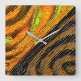 Liten gulaktig mosaik och deformerad fyrkantig klocka