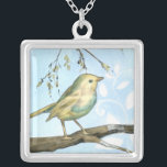 Liten Gult Bird Perched on a Gren Tittar upp Silverpläterat Halsband<br><div class="desc">Den här målningen är perfekt för din fågelsamling. Bildens bakgrund med liten gult och blå pastellbakgrund är enkel men ändå lugnande och kan enkelt läggas till i alla Zazzle-produkter som erbjuds. Välj den här teckningen idag.</div>