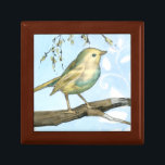 Liten Gult Bird Perched on a Gren Tittar upp Smyckeskrin<br><div class="desc">Den här målningen är perfekt för din fågelsamling. Bildens bakgrund med liten gult och blå pastellbakgrund är enkel men ändå lugnande och kan enkelt läggas till i alla Zazzle-produkter som erbjuds. Välj den här teckningen idag.</div>