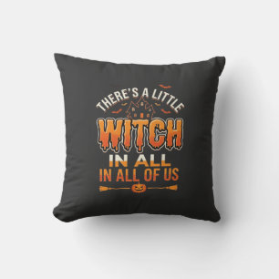 Liten häxa Halloween Häxa Typografi Design_1 Kudde