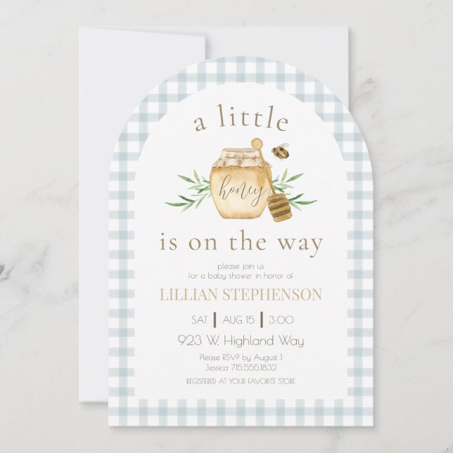 Liten honung på väg Blå Gingham Baby Shower  Inbjudningar (Framsida)