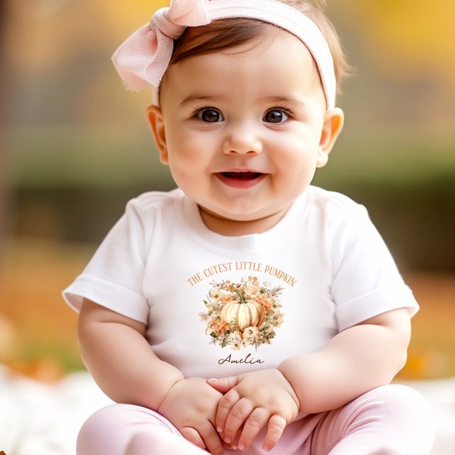 Liten höstgäcklig pumpaflicka i pastellfärger med  t shirt (Fall Thanksgiving Little Pumpkin Girl Pastel Name Baby T-Shirt)