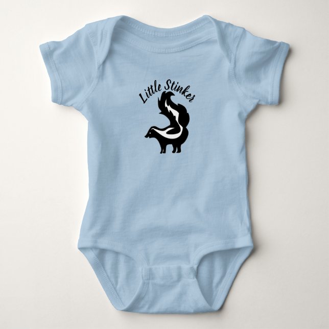 Liten illaluktande söt skunk  t shirt (Framsida)