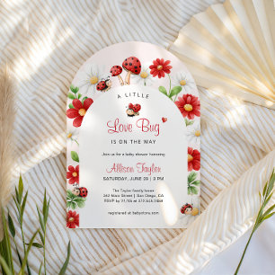 Liten kärleksbugs nyckelpiga baby shower valv blom inbjudningar