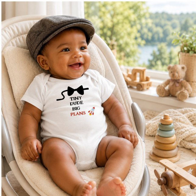 Liten kille, stora planer t shirt (Skapare uppladdad)