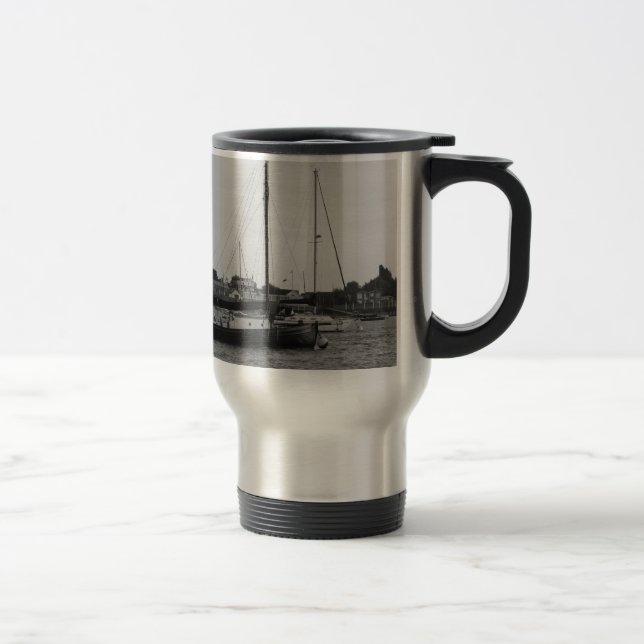 Liten klassisk yacht resemugg (Höger)