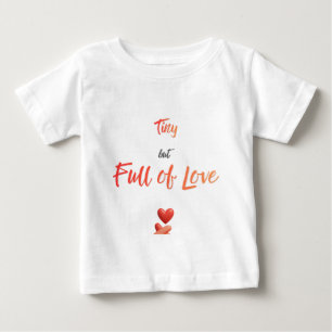Liten men full av kärlek t shirt