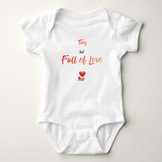 Liten men full av kärlek t shirt