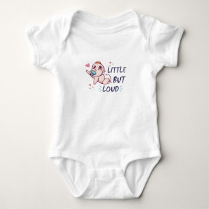 Liten men högljudd t shirt