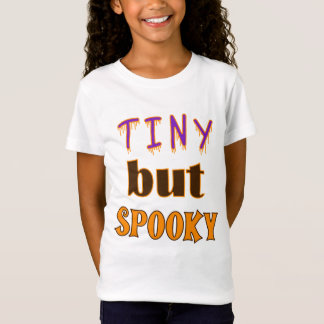 Liten men läskig färgrik halloween-typografi för b t shirt