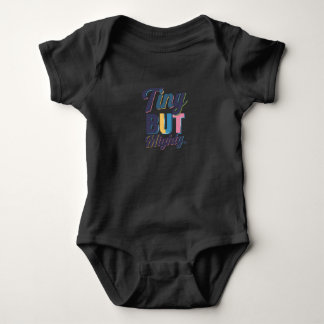 Liten men mäktig – Kompakt kraftdesign T Shirt