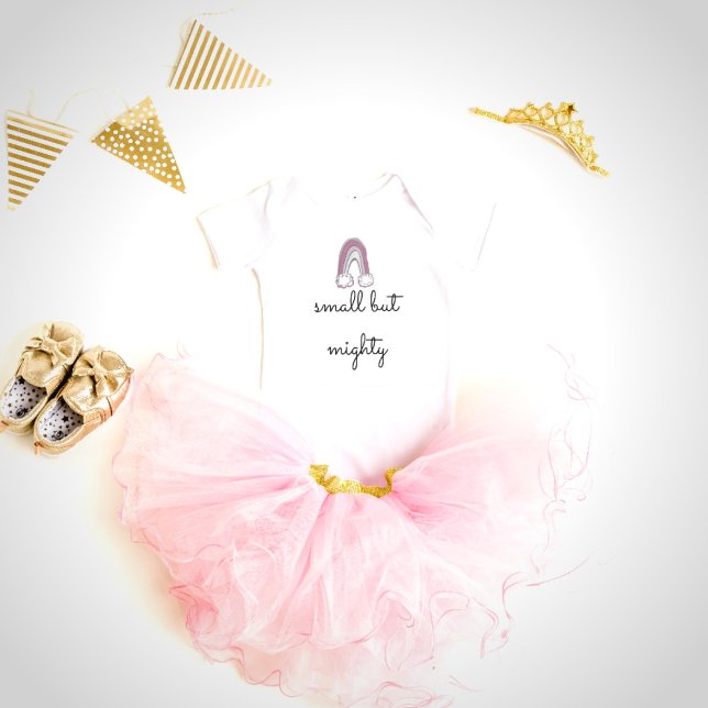 Liten men mäktig Rosa Rainbow Girl T Shirt (Skapare uppladdad)